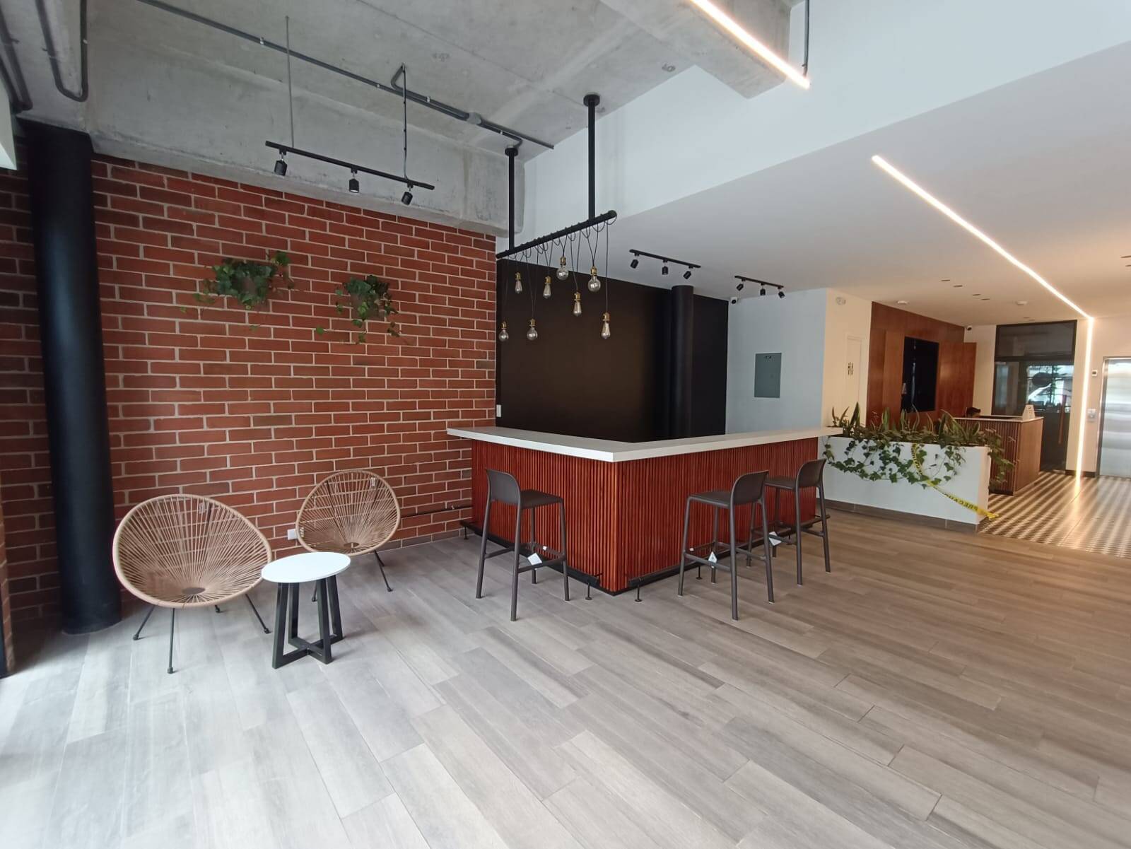 #561 - Piso Comercial para Alquiler en Ciudad de Guatemala - Guatemala