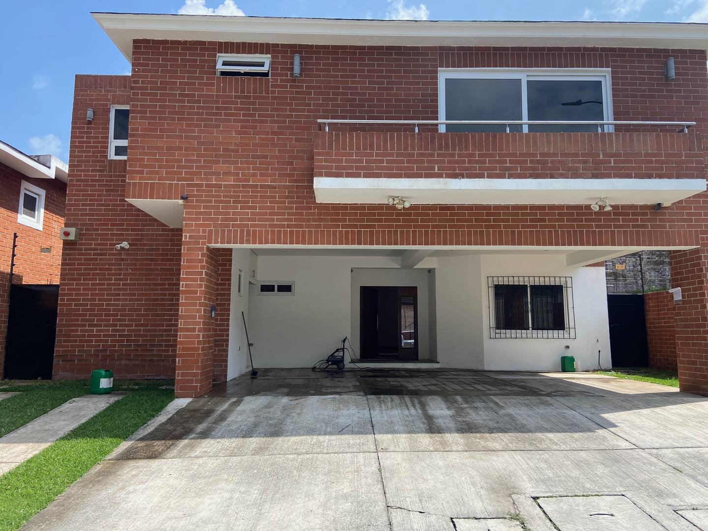 #584 - Casa para Venta en Ciudad de Guatemala - Guatemala