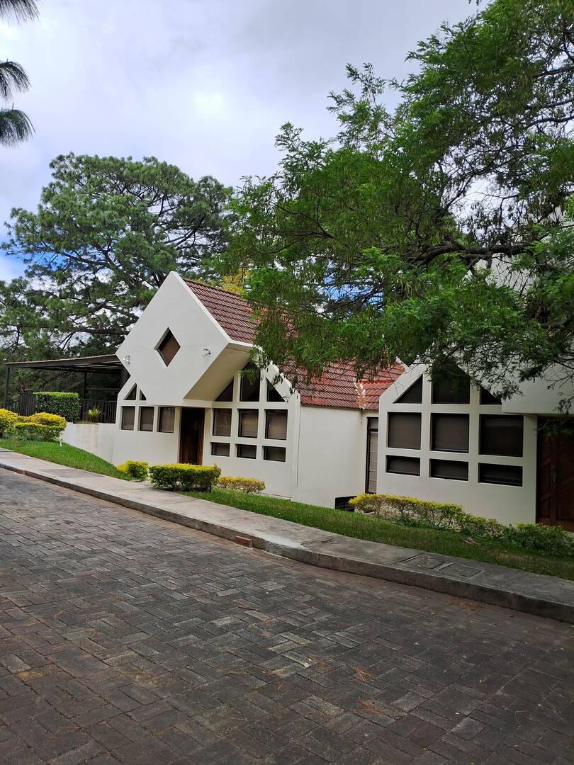 #906 - Casa para Alquiler en Santa Catarina Pinula - Guatemala