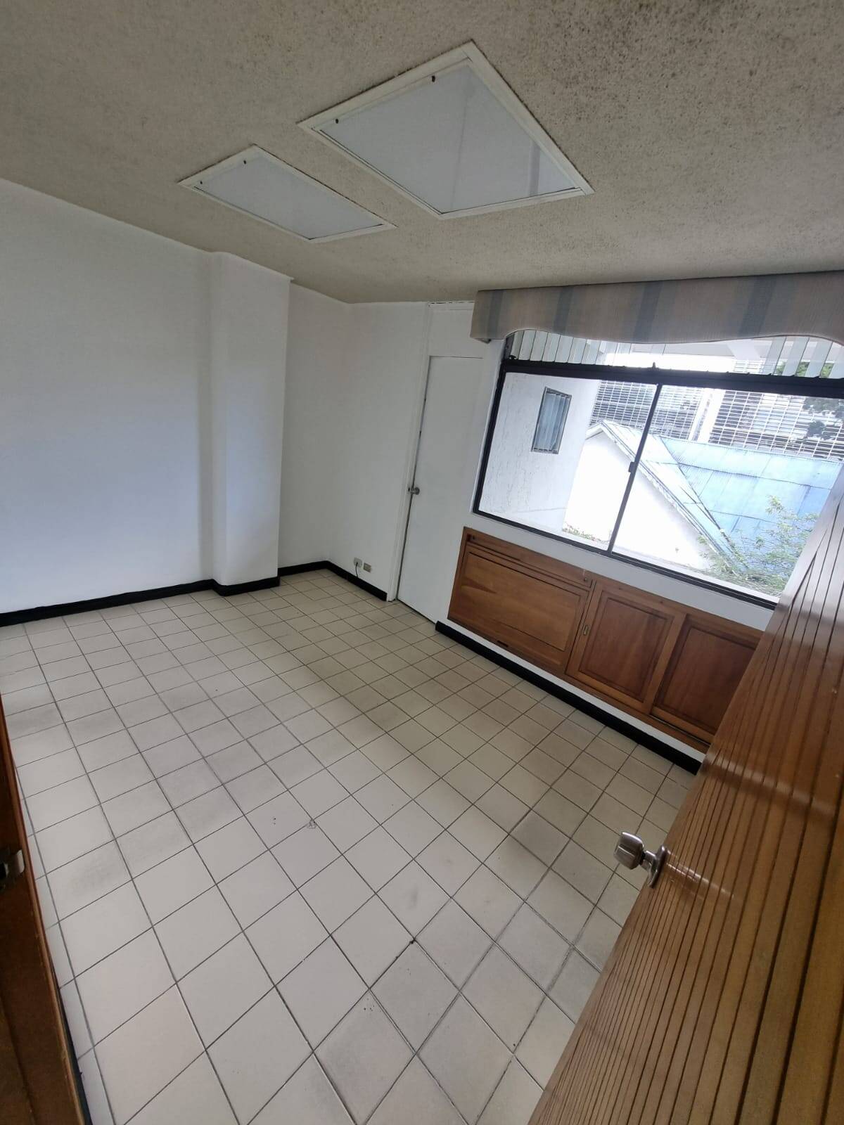 #932 - Oficina para Venta en Ciudad de Guatemala - Guatemala