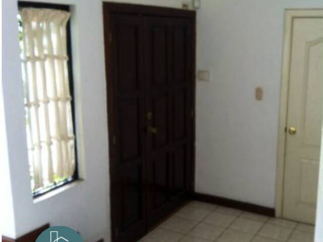 #169 - Casa para Venta en Mixco - Guatemala - 2