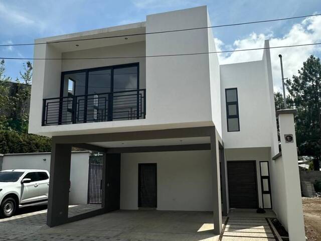 #921 - Casa para Venta en Ciudad de Guatemala - Guatemala - 1