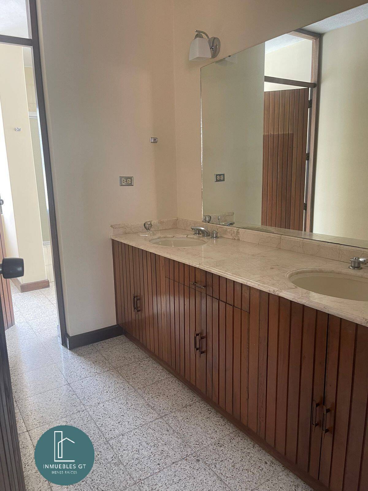 CASA EN RENTA, en ZONA 15 VH1 - Miniatura 19