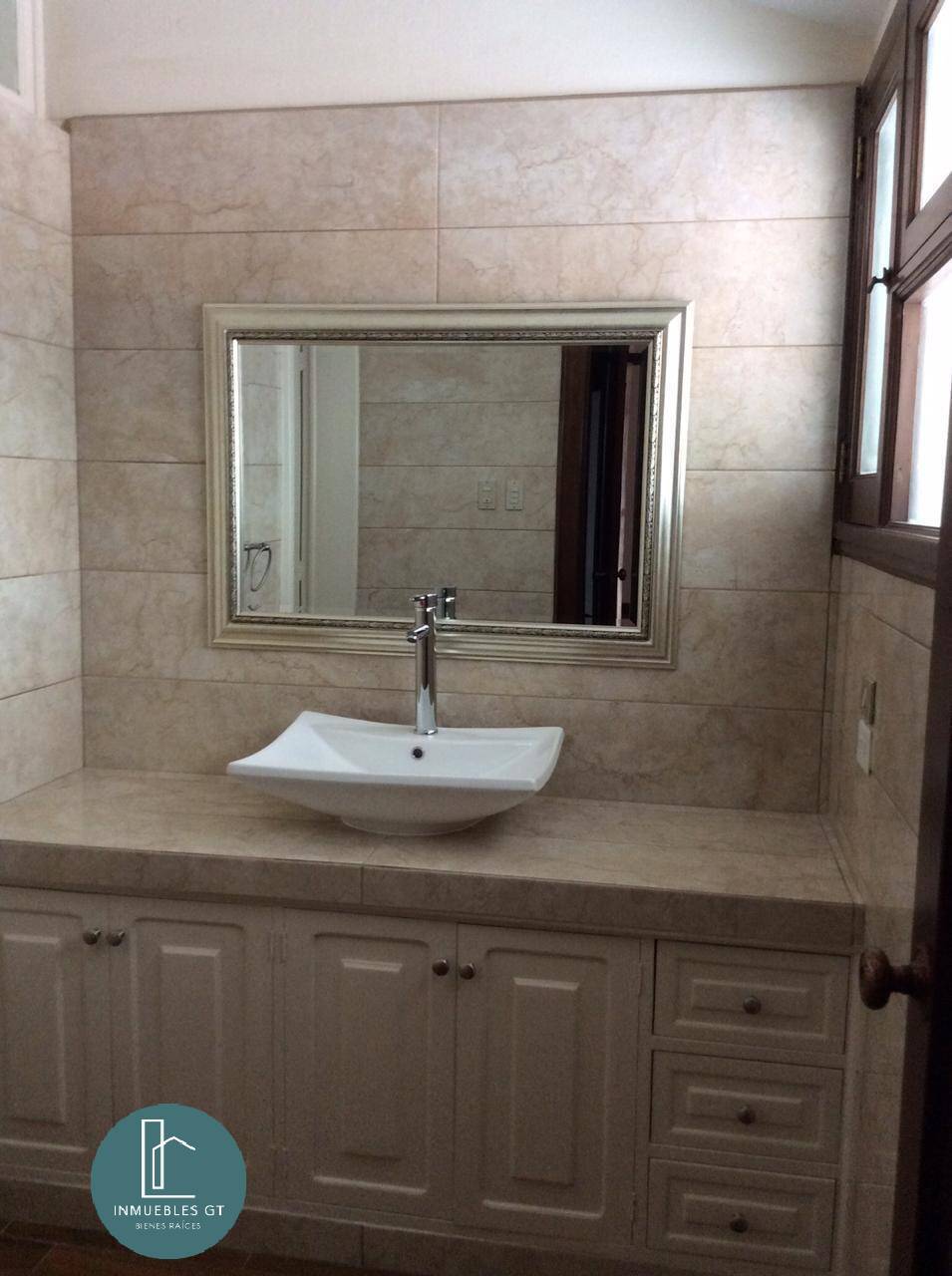 AA56AC ALQUILO TOWNHOUSE zona 10 $1900 - Miniatura 11