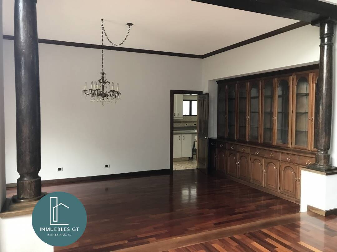 Alquilo grande y exclusiva casa en Jacarandas de Cayalá zona 16 - Image 2