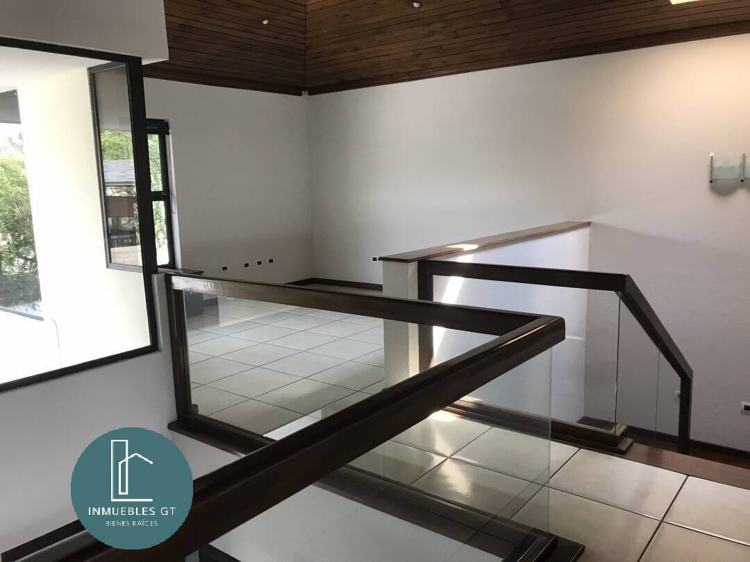 Alquilo grande y exclusiva casa en Jacarandas de Cayalá zona 16 - Image 4
