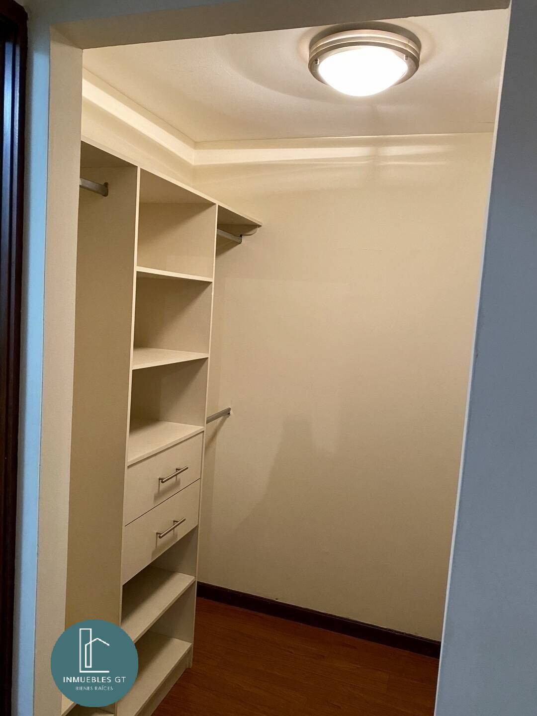 Alquilo a excelente precio apartamento en 12 calle zona 14 - Image 3