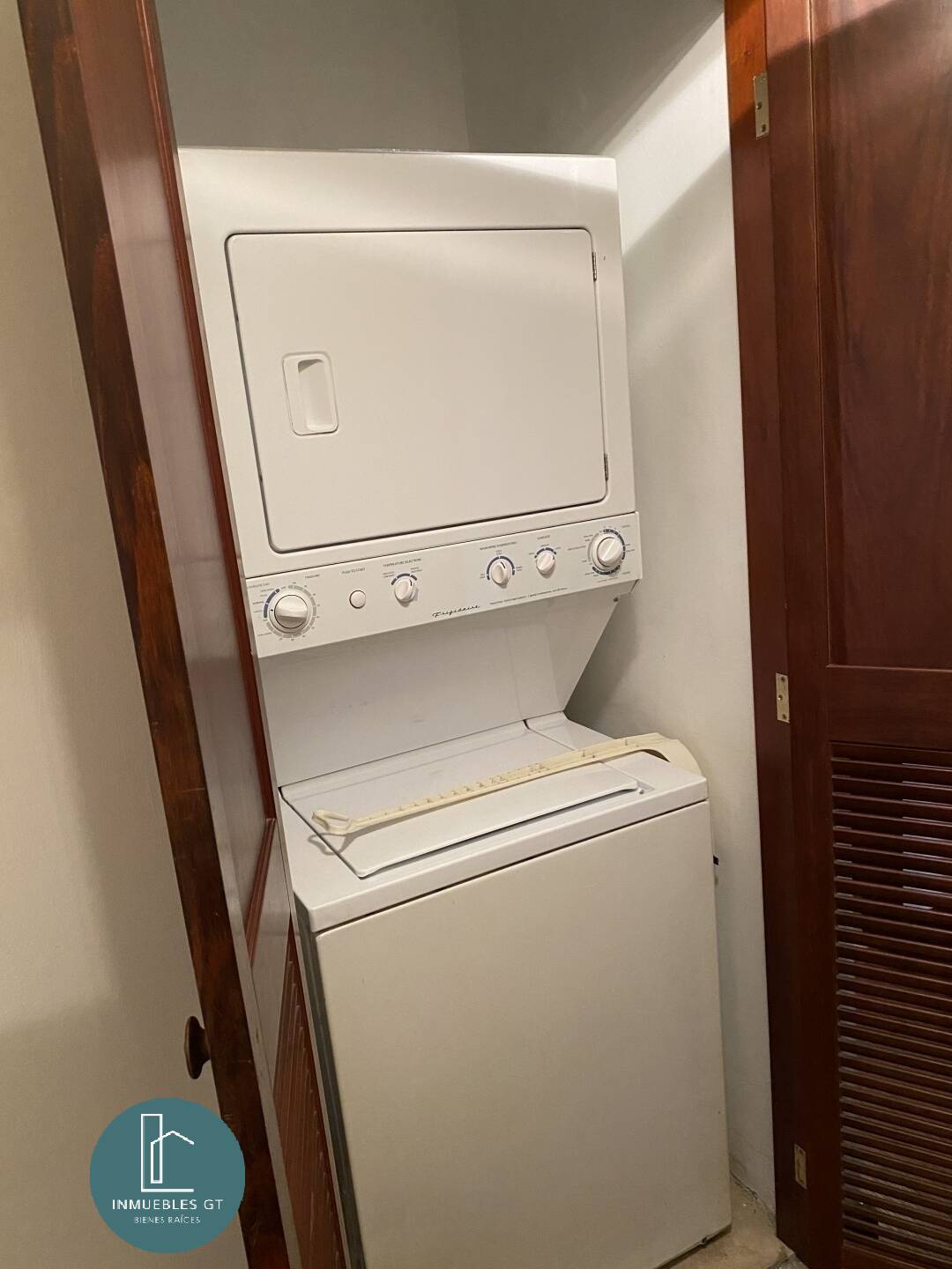 Alquilo a excelente precio apartamento en 12 calle zona 14 - Miniatura 16