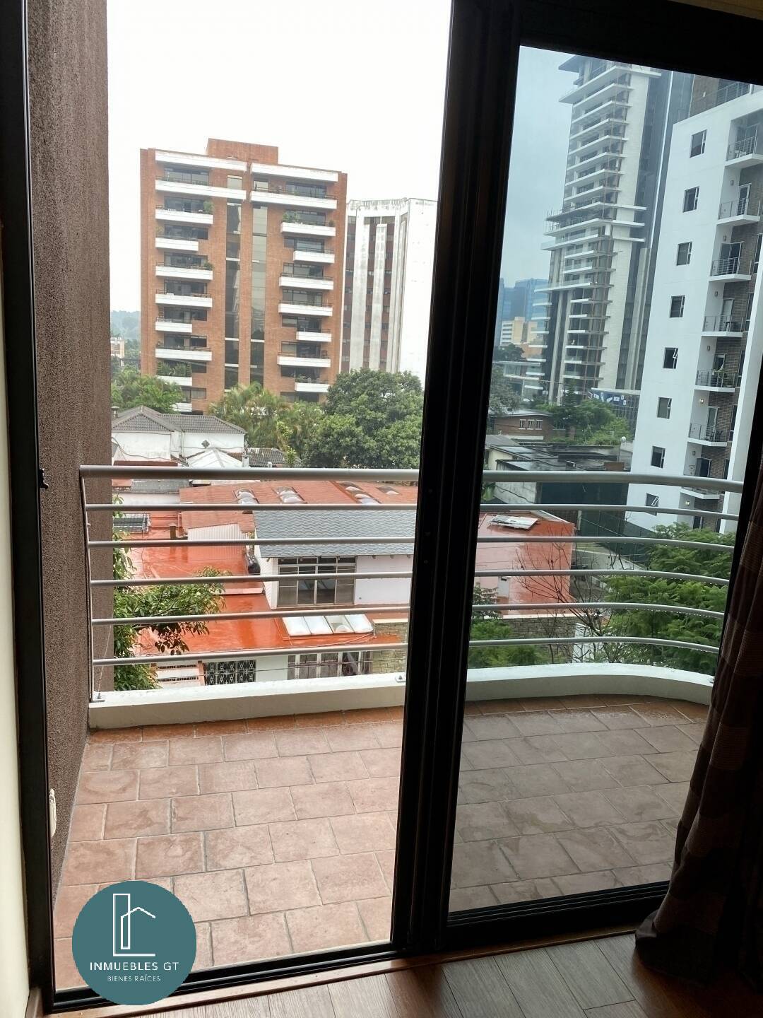 Alquilo a excelente precio apartamento en 12 calle zona 14 - Miniatura 9