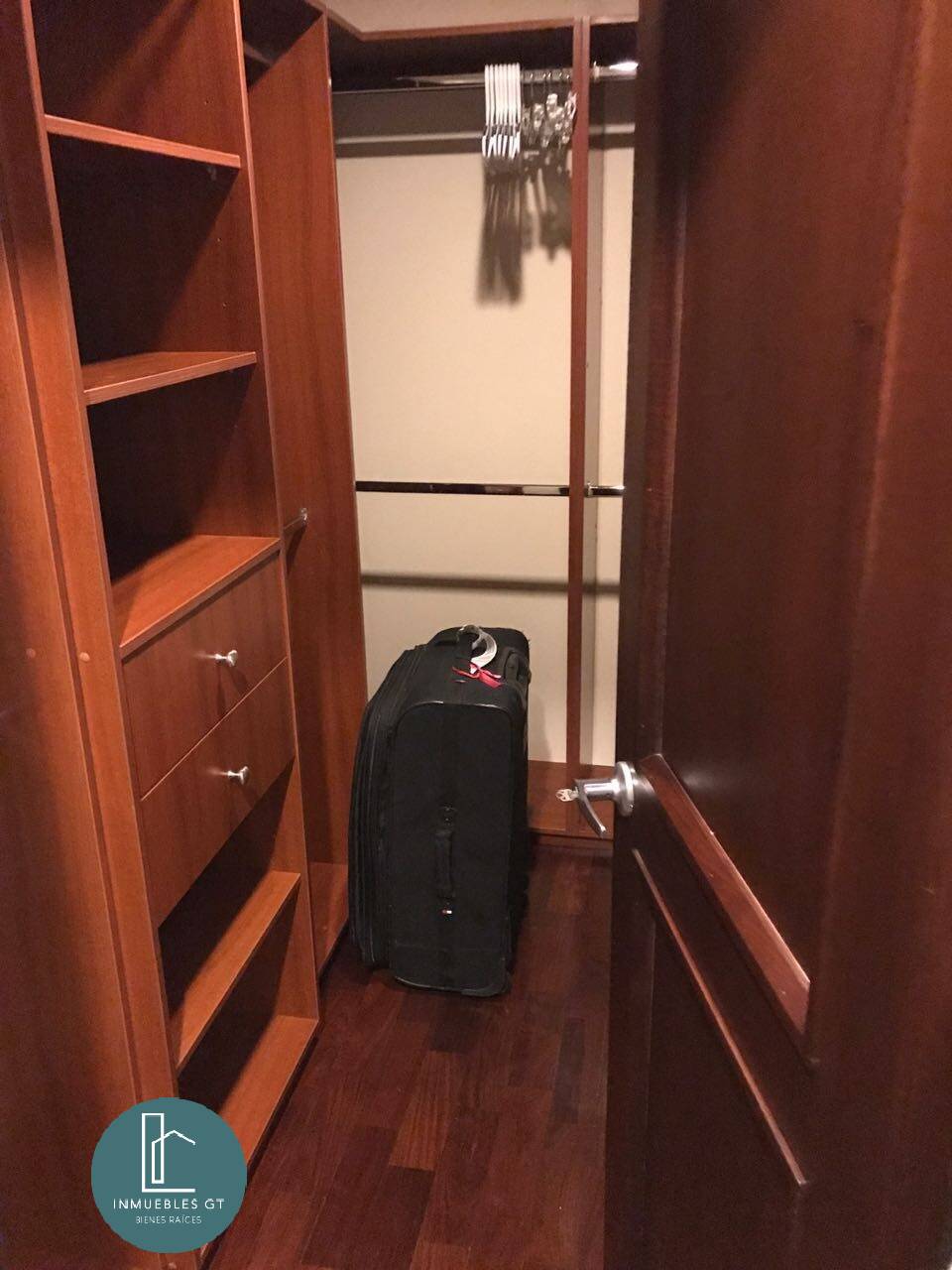 Apartamento en Venta con Excelente ubicación en zona 10. - Miniatura 12
