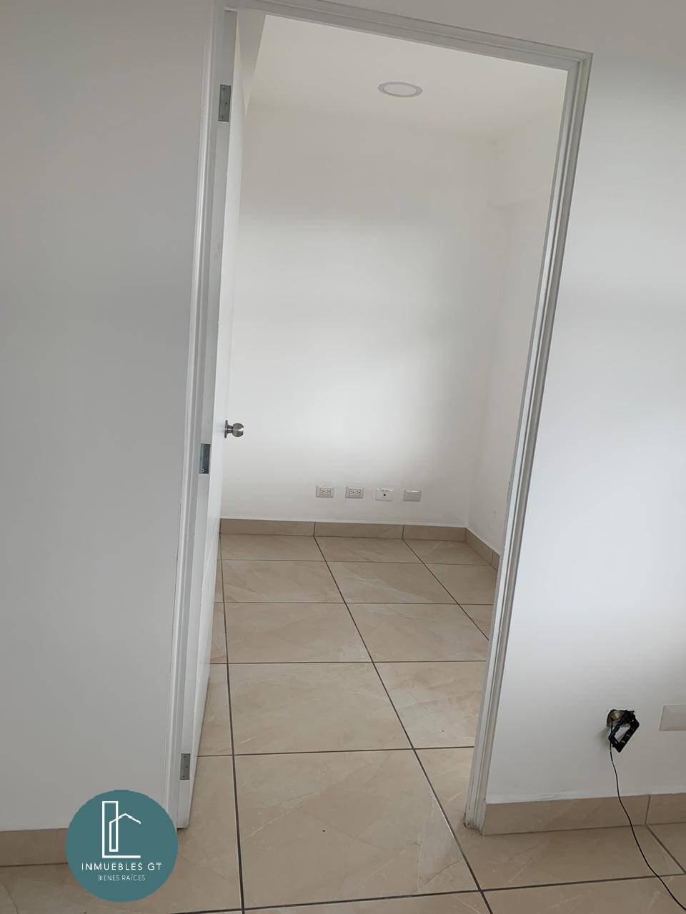 Vendo Ofibodega en Condado Naranjo 130 m2 sector mucho auge - Miniatura 6