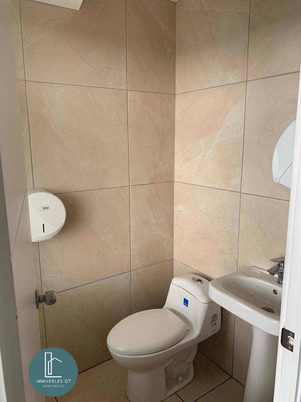 Vendo Ofibodega en Condado Naranjo 130 m2 sector mucho auge - Miniatura 8