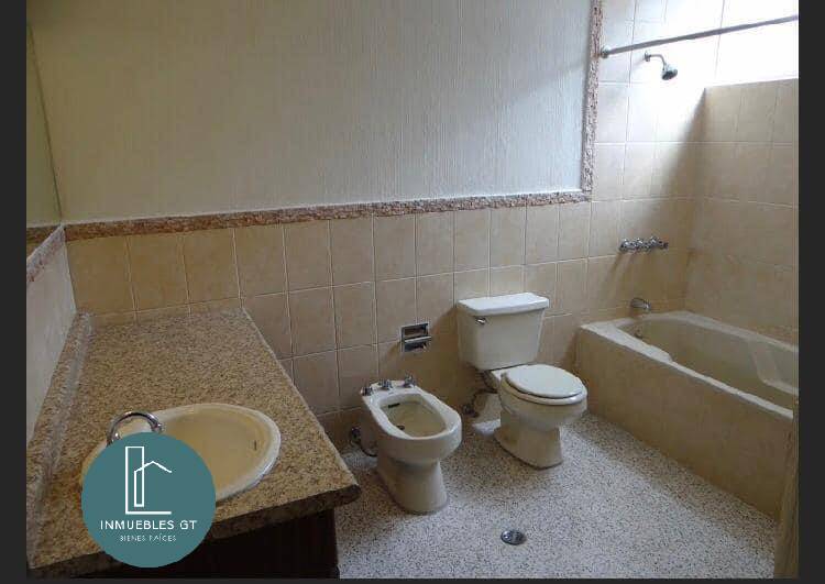 Alquilo casa dentro de condominio en zona 10 - Miniatura 15