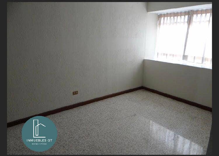 Alquilo casa dentro de condominio en zona 10 - Miniatura 13