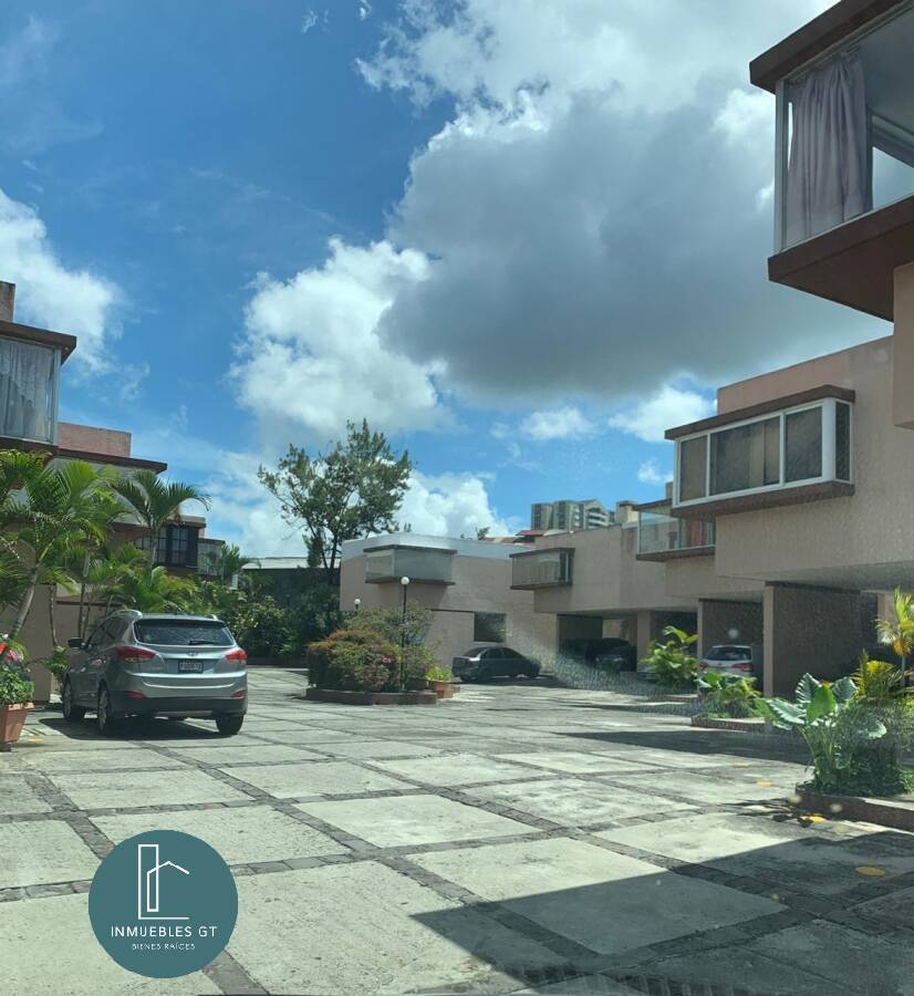 Alquilo casa dentro de condominio en zona 10 - Image 1