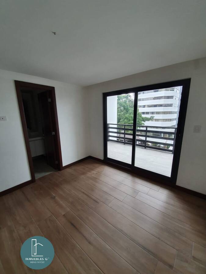 Vendo Apartamento en Edificio Ikonia zona 14 - Miniatura 11