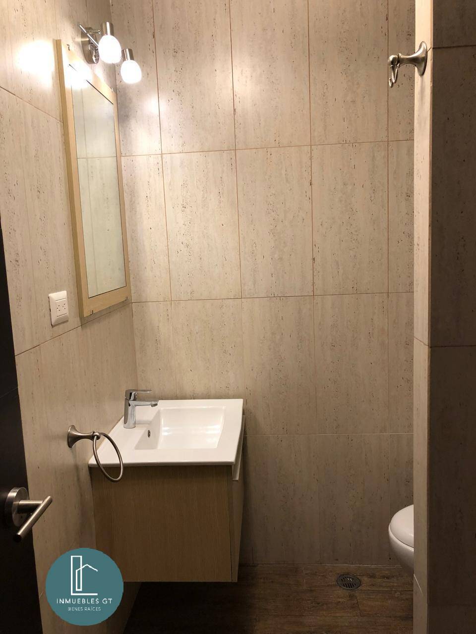 Apartamento en RENTA en zona 15 $950 - Miniatura 13