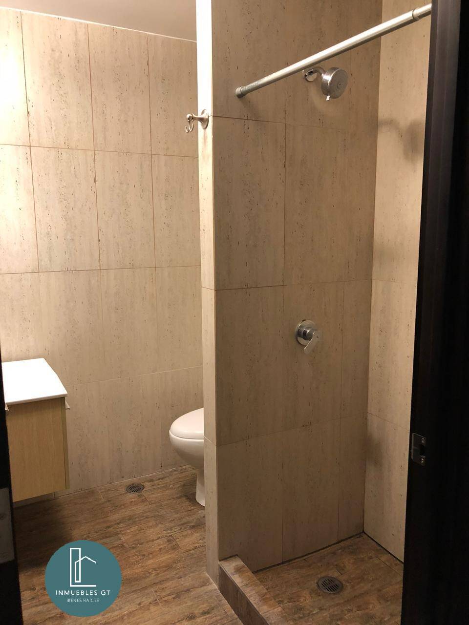 Apartamento en RENTA en zona 15 $950 - Miniatura 12