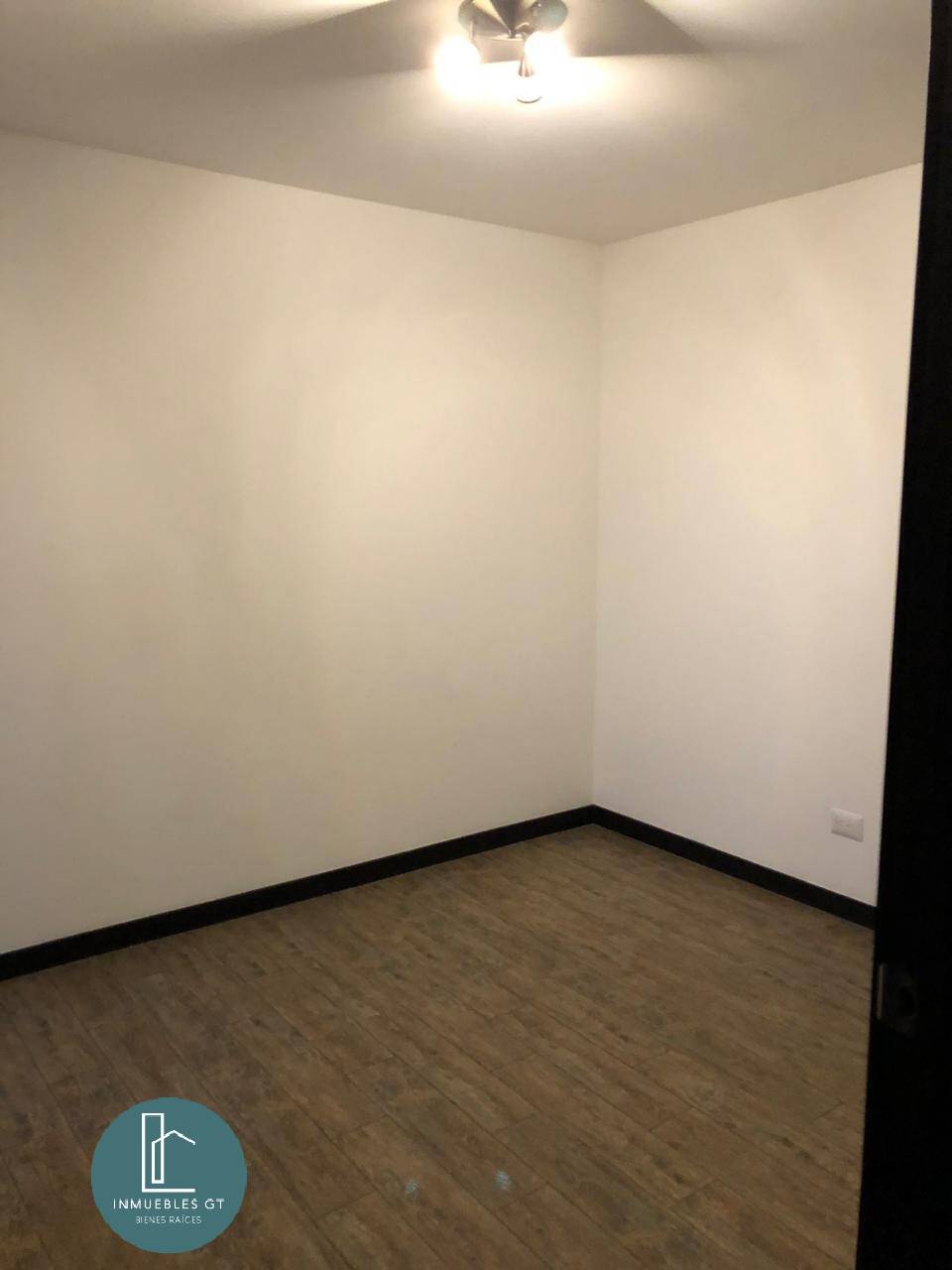 Apartamento en RENTA en zona 15 $950 - Miniatura 8