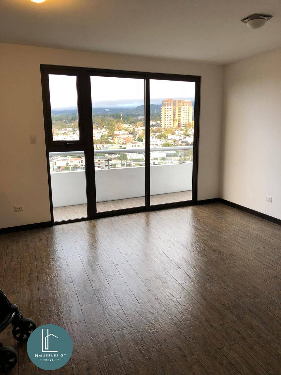 Apartamento en RENTA en zona 15 $950 - Image 3