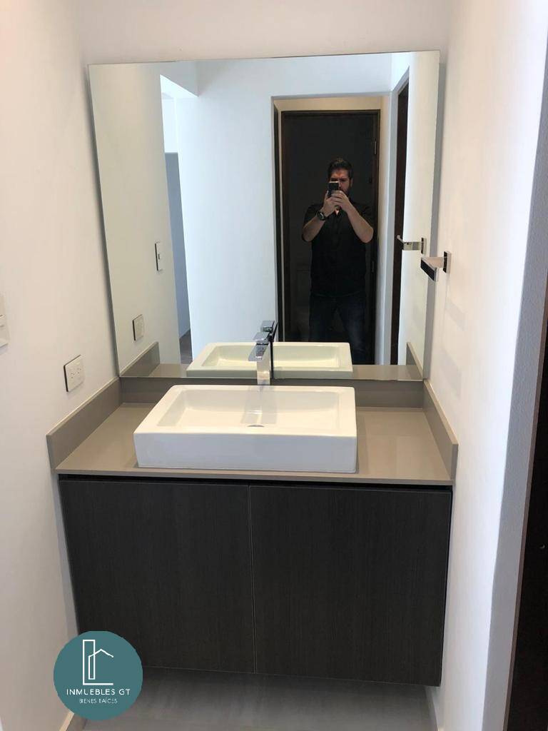 VENDO Apartamento recién remodelado en Vista Hermosa 2 Zona 15 - Miniatura 7
