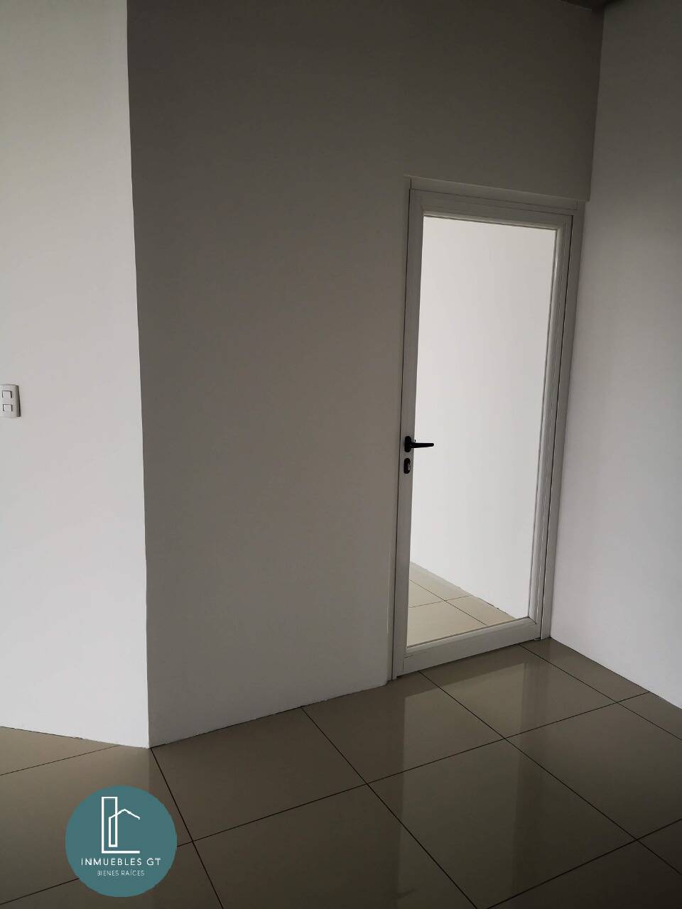 Oficina en RENTA en Edificio Pialé, zona 10 - Miniatura 11