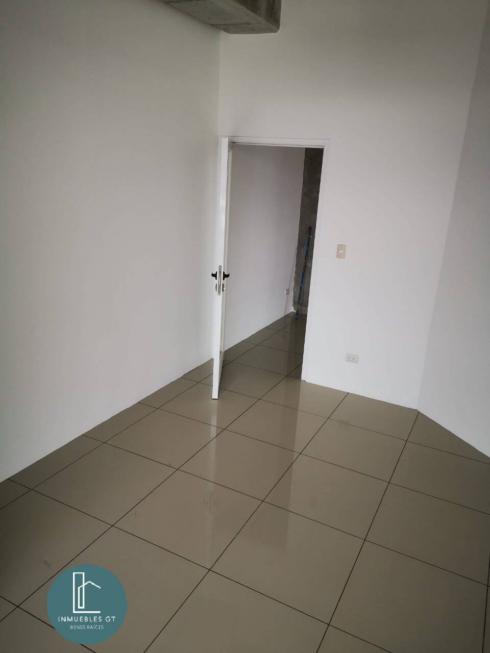 Oficina en RENTA en Edificio Pialé, zona 10 - Miniatura 13