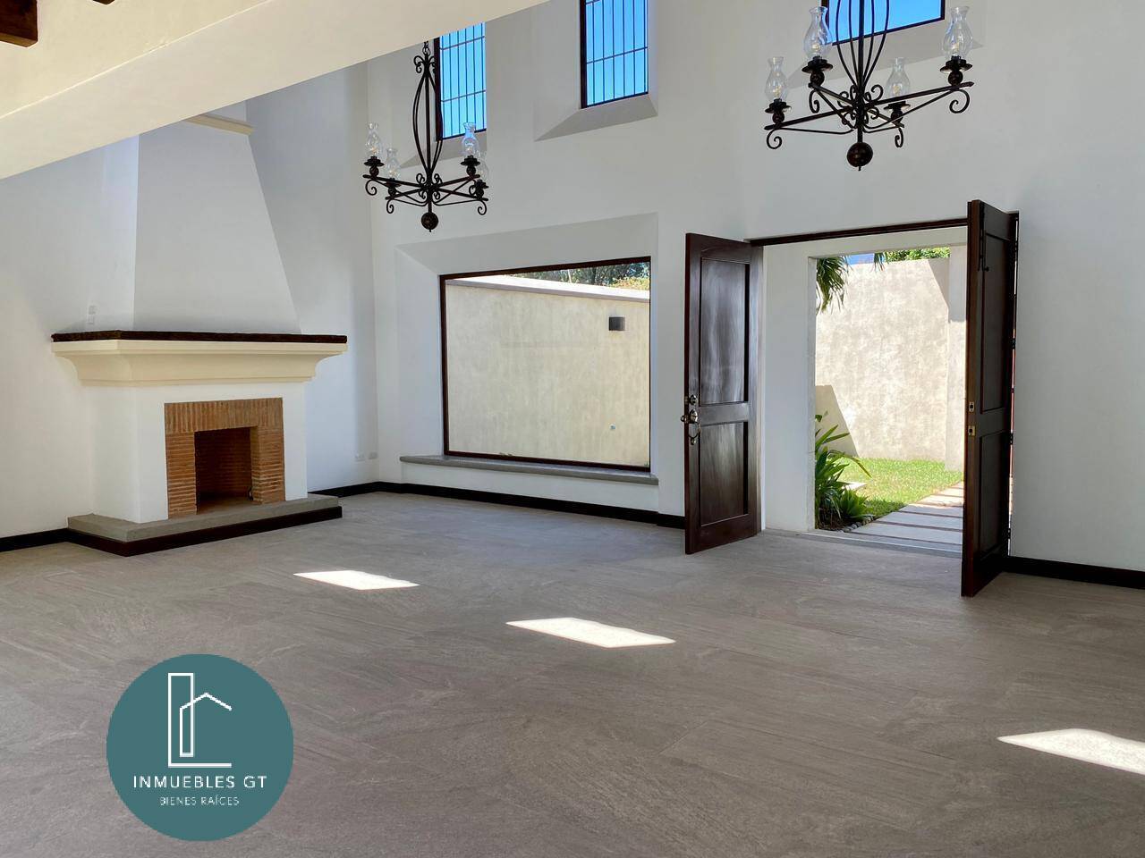 Lujosa casa en VENTA en Antigua Guatemala para ESTRENAR - Image 2