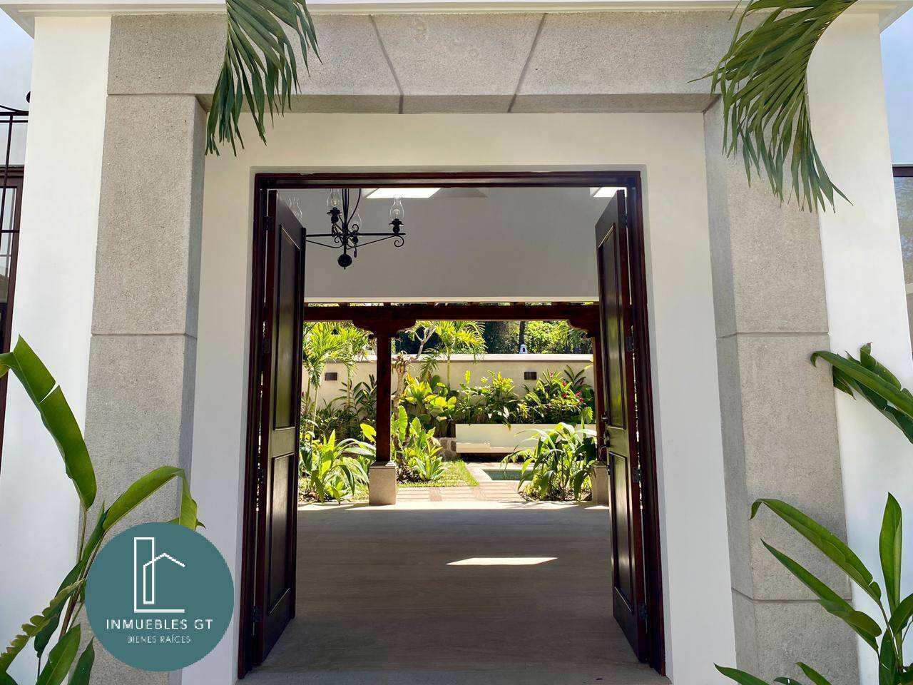 Lujosa casa en VENTA en Antigua Guatemala para ESTRENAR - Image 5