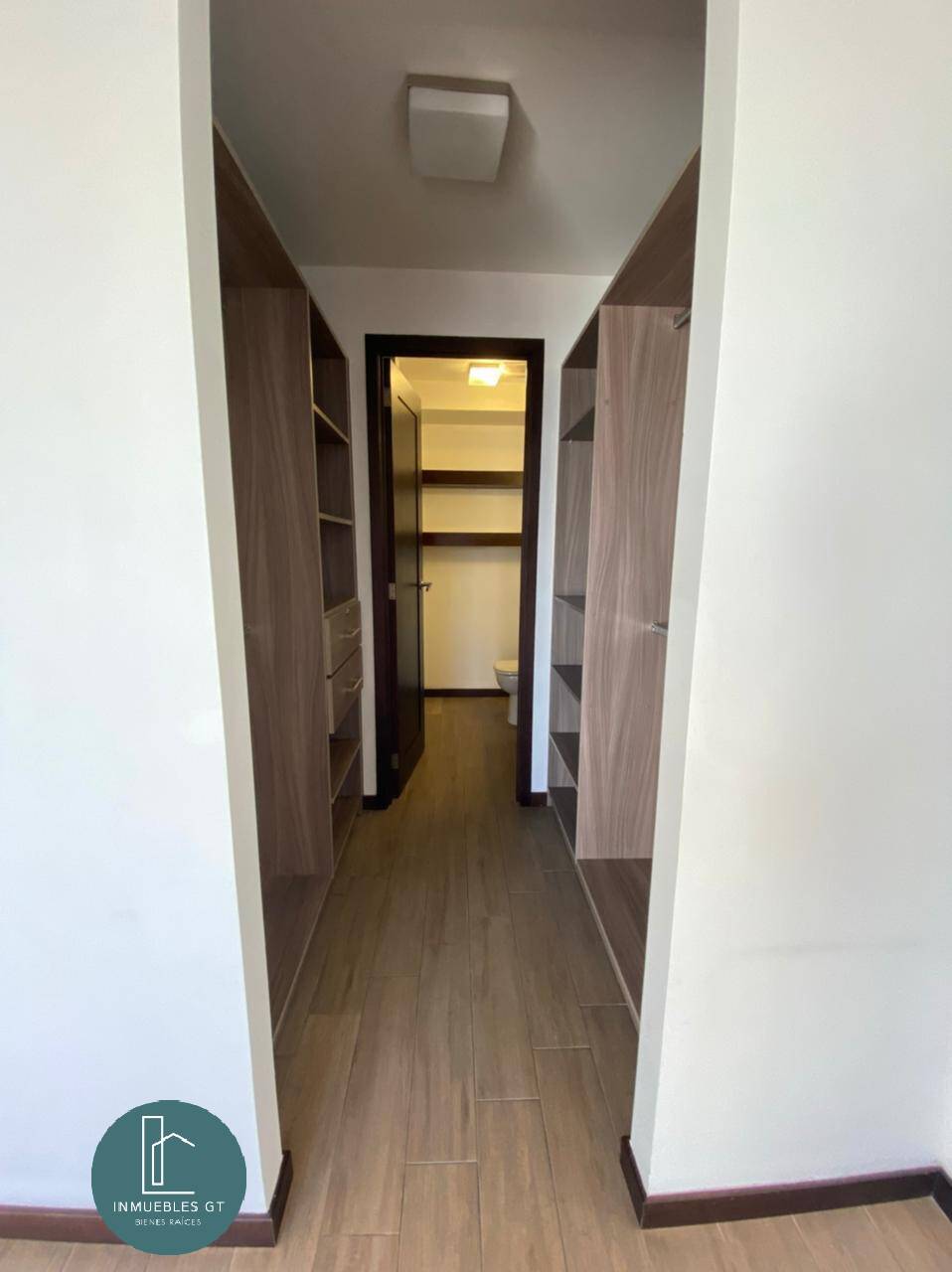 Alquilo apartamento en Zona 13 con línea blanca - Miniatura 8