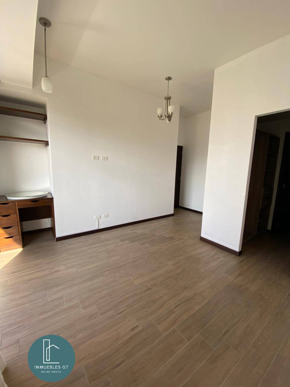 Alquilo apartamento en Zona 13 con línea blanca - Miniatura 6