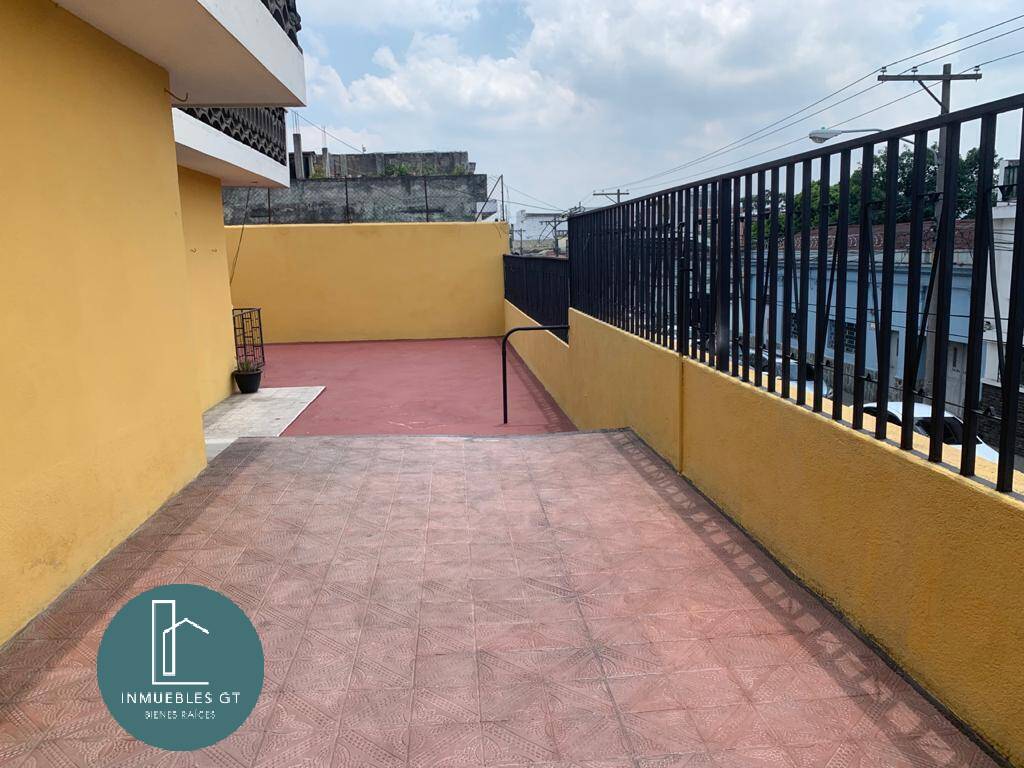 Alquilo casa en zona 1 ideal para oficina o vivienda. - Image 1