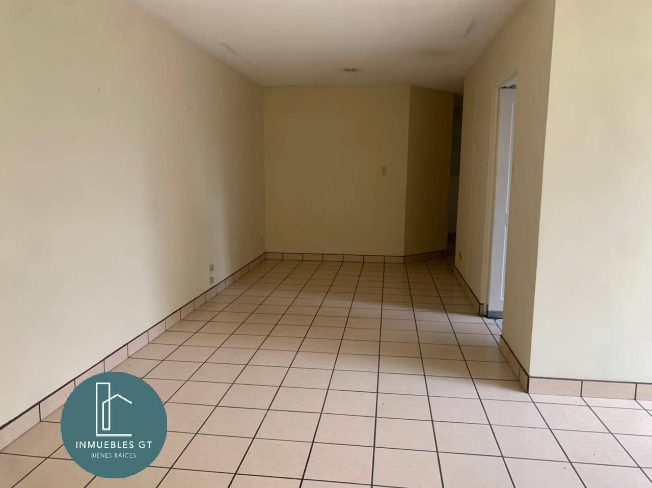 Apartamento en venta ubicado en zona 14 ideal para remodelar - Image 2