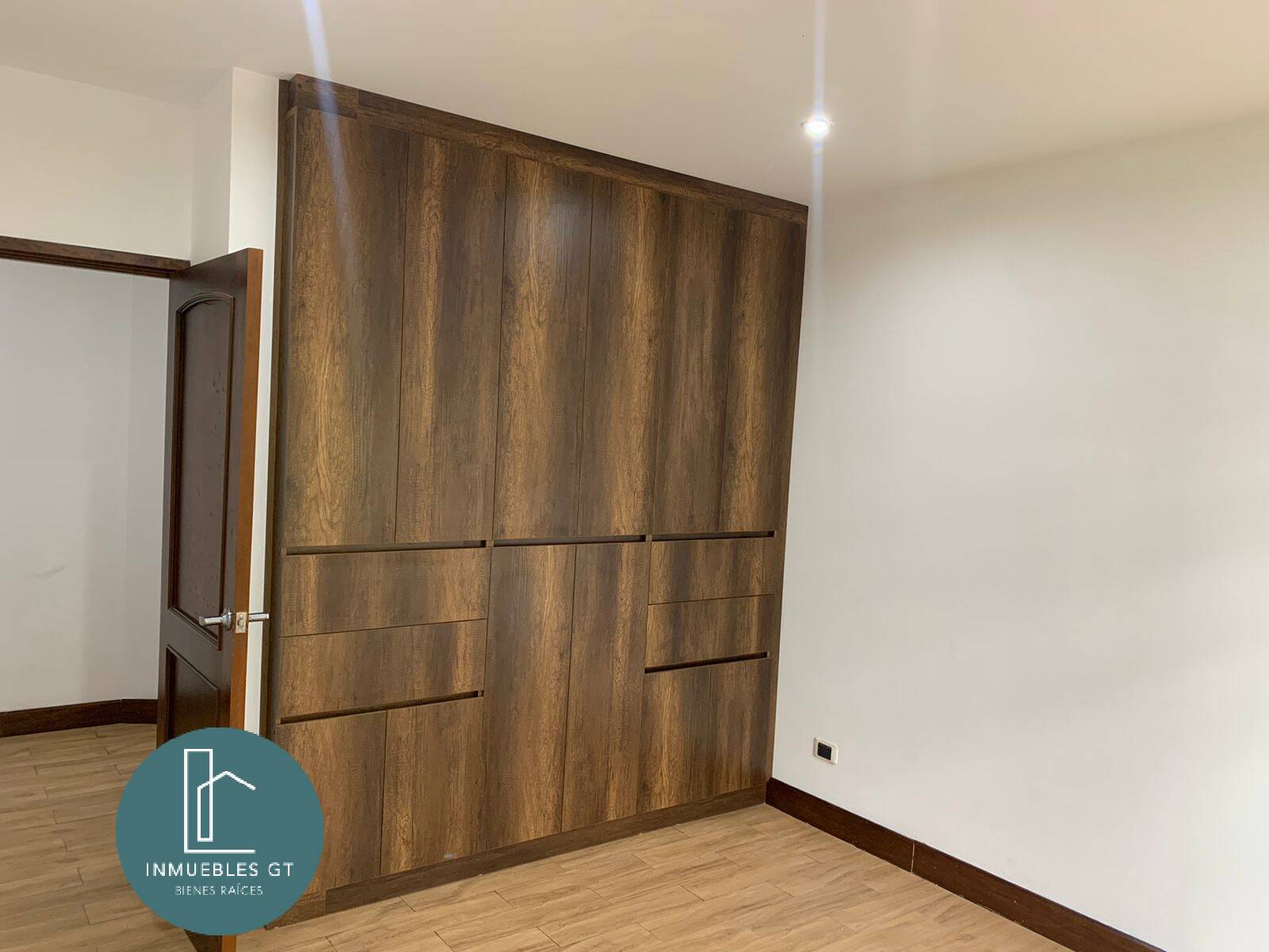 Apartamento en renta zona 10 Oakland - Miniatura 8