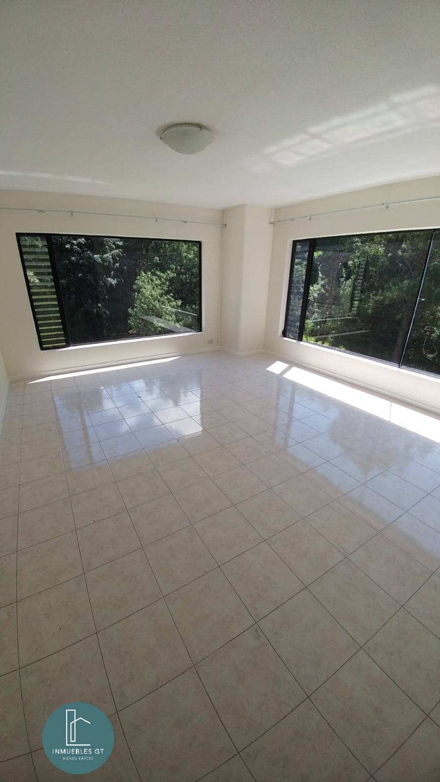 Apartamento en RENTA zona 10 - Image 3