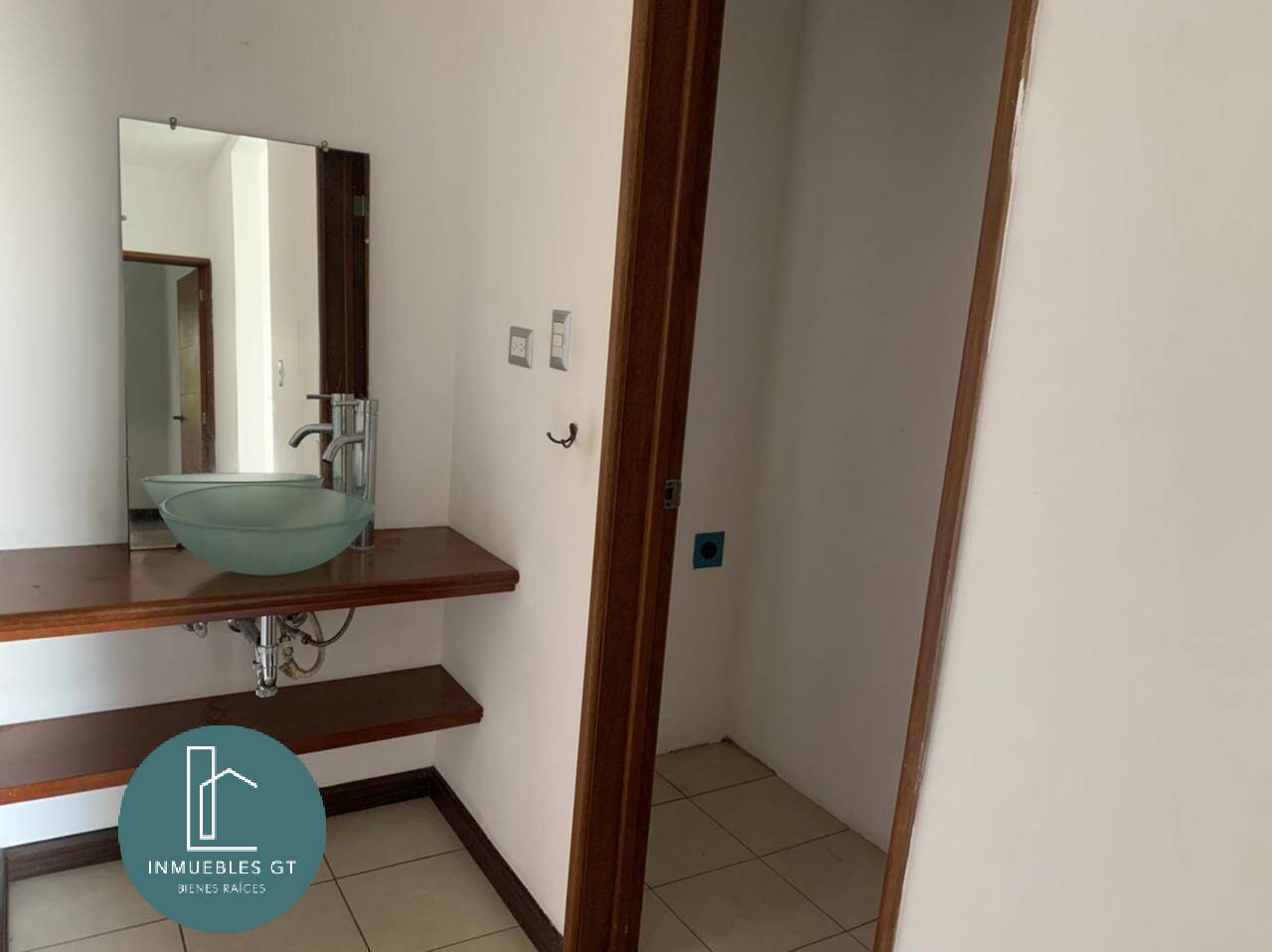 RENTA de apartamento amplio en zona 16 - Image 2