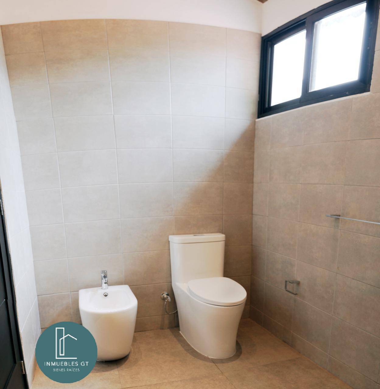 Casa en VENTA en el casco de Antigua Guatemala - Miniatura 11