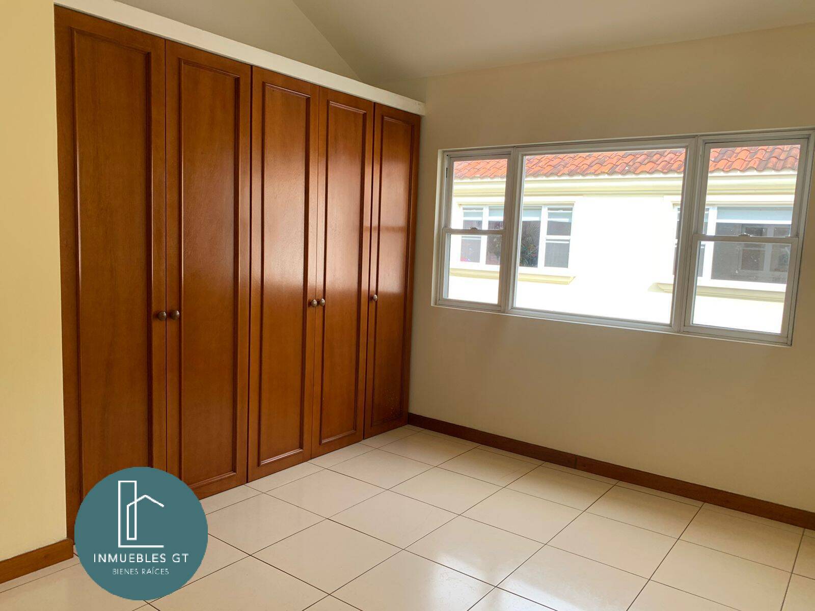En RENTA casa en excelente punto ZONA 10 - Miniatura 16