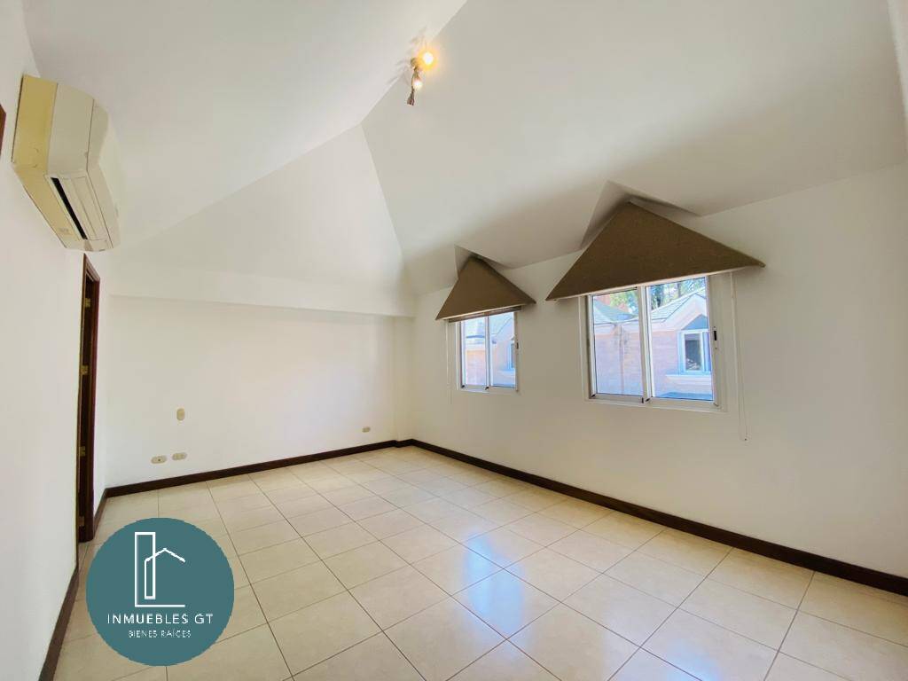 Casa en VENTA en sector EXCLUSIVO de zona 14 - Image 4