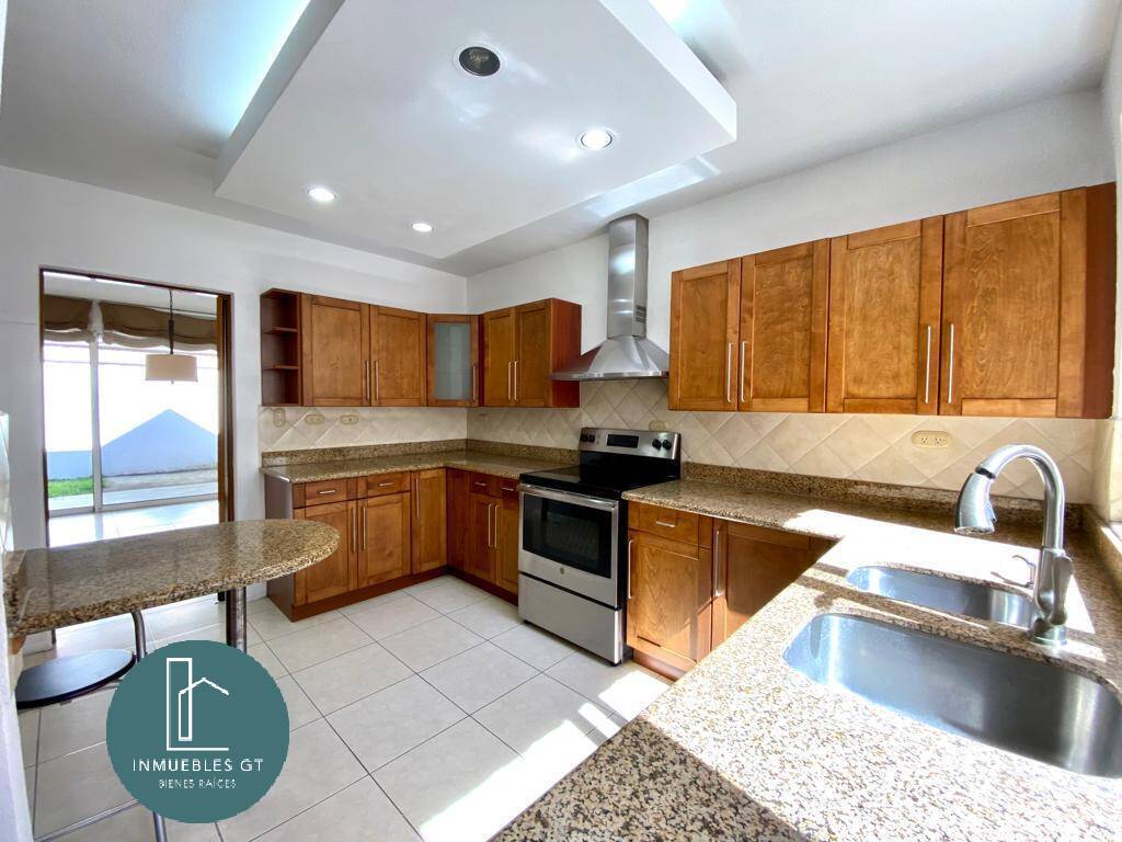Casa en VENTA en sector EXCLUSIVO de zona 14 - Image 3