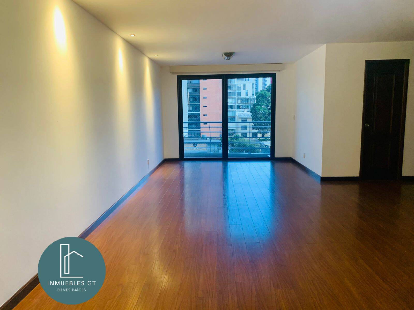 Apartamento en RENTA zona 14 - Image 1