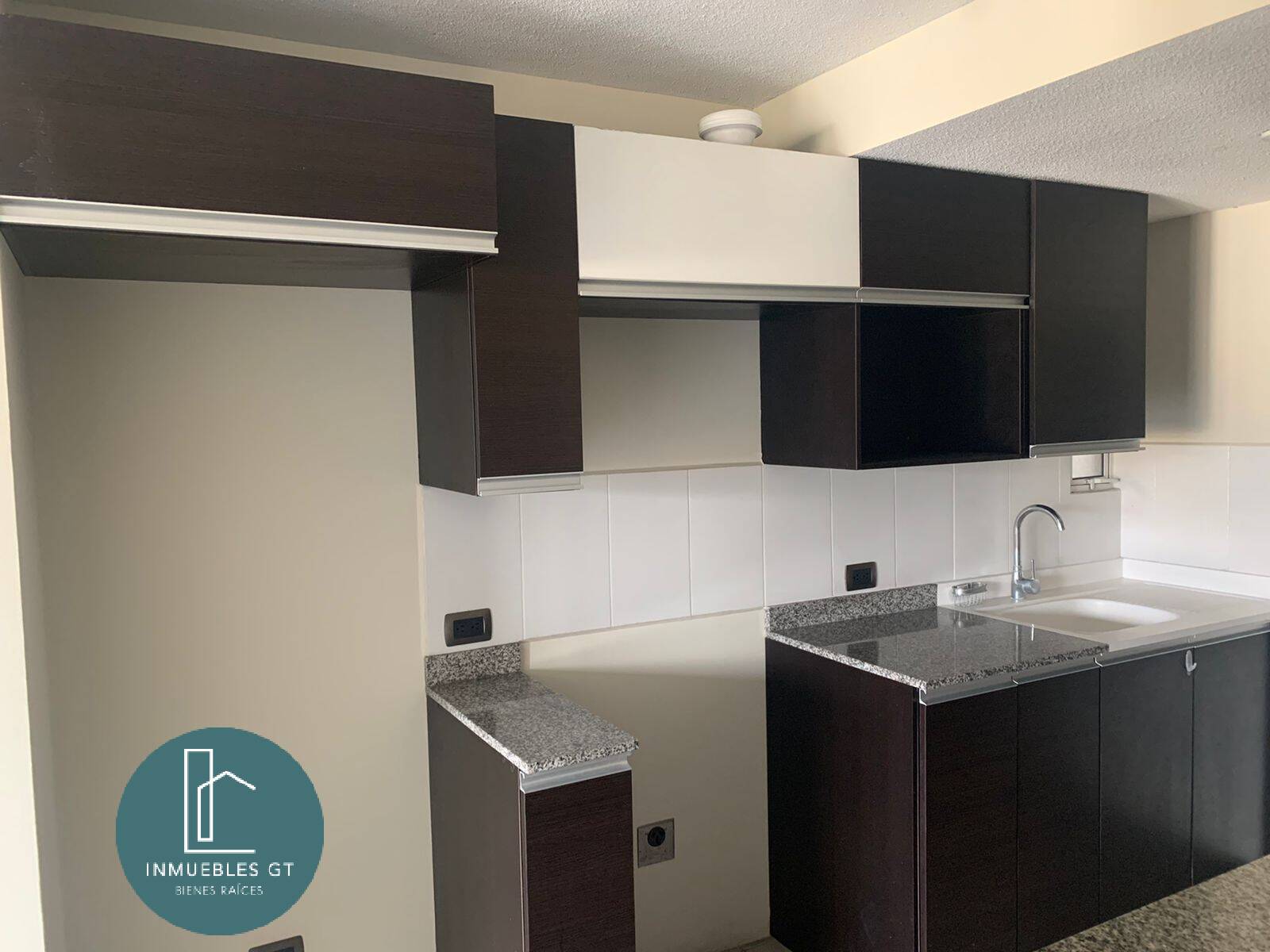 Apartamento RENTA en zona 5 - Casa Asunción - Image 1