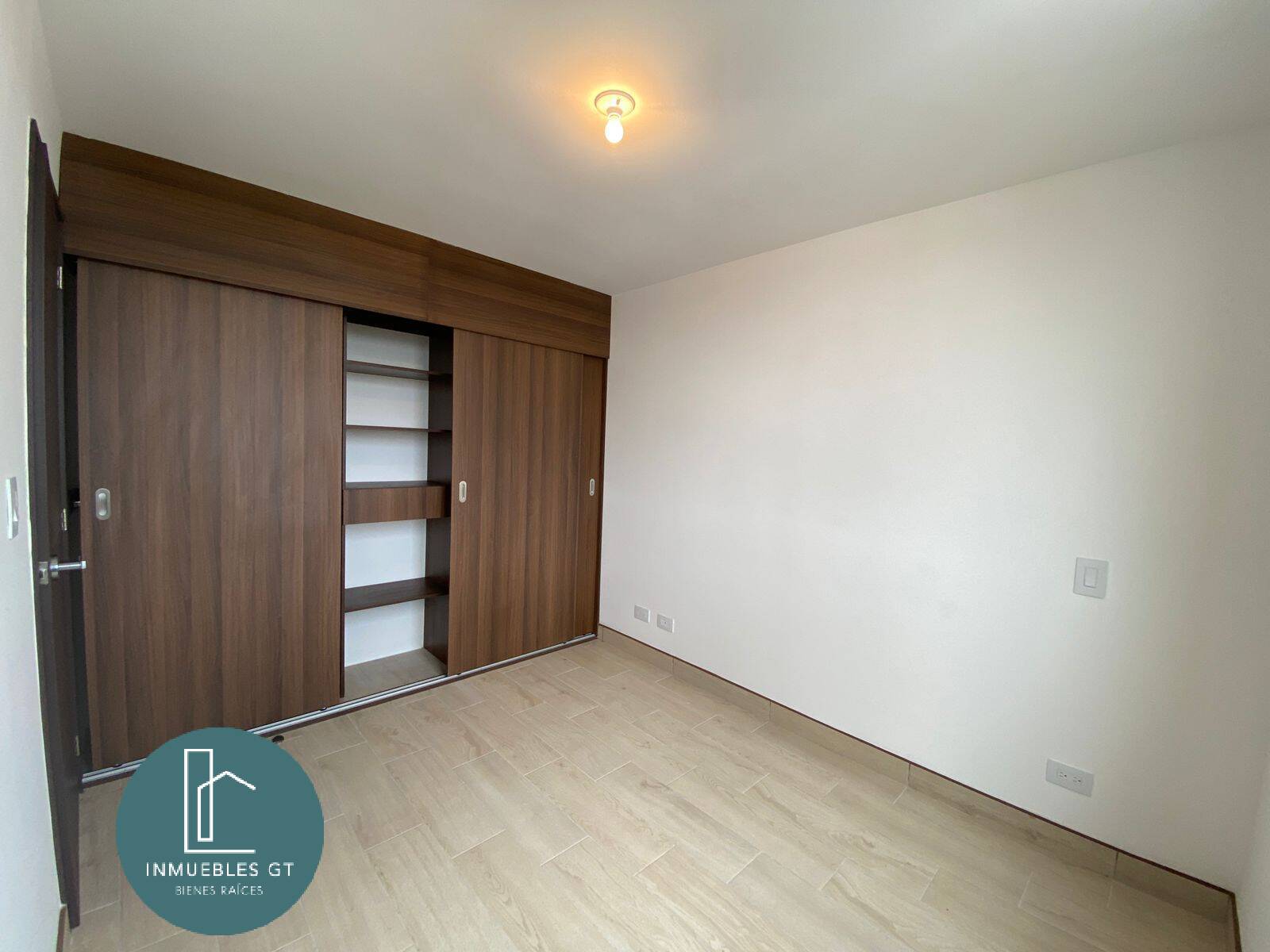 Apartamento en RENTA zona 5 - Image 4