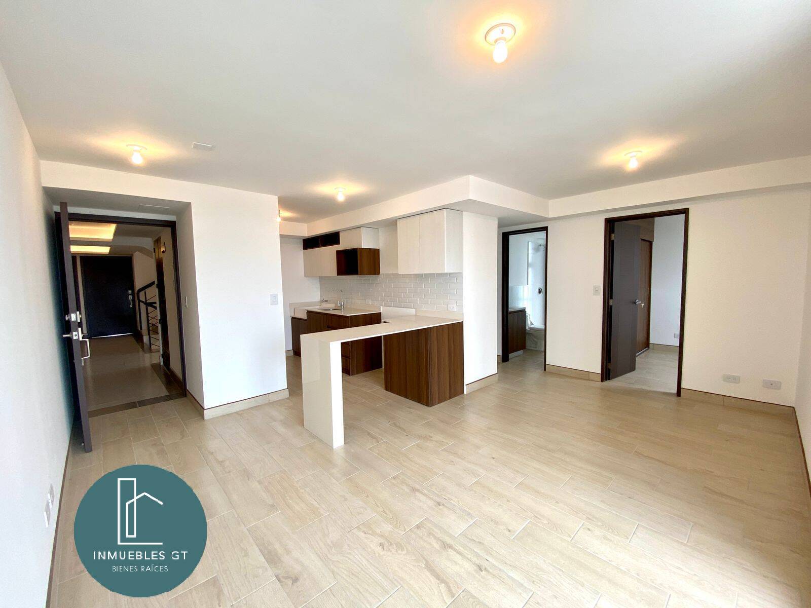 Apartamento en RENTA zona 5 - Image 1