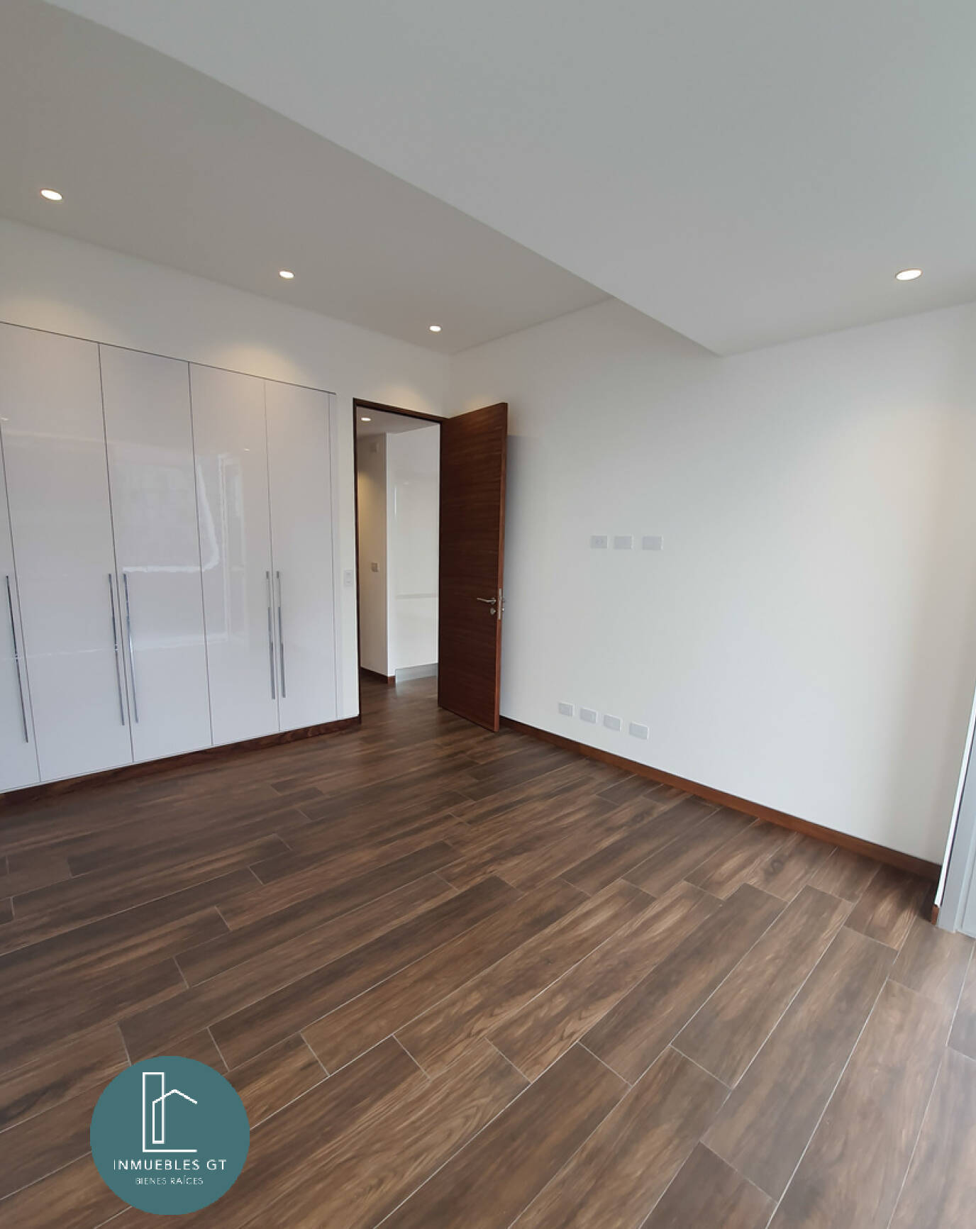 Apartamento en RENTA zona 10 - AVIA - Image 1