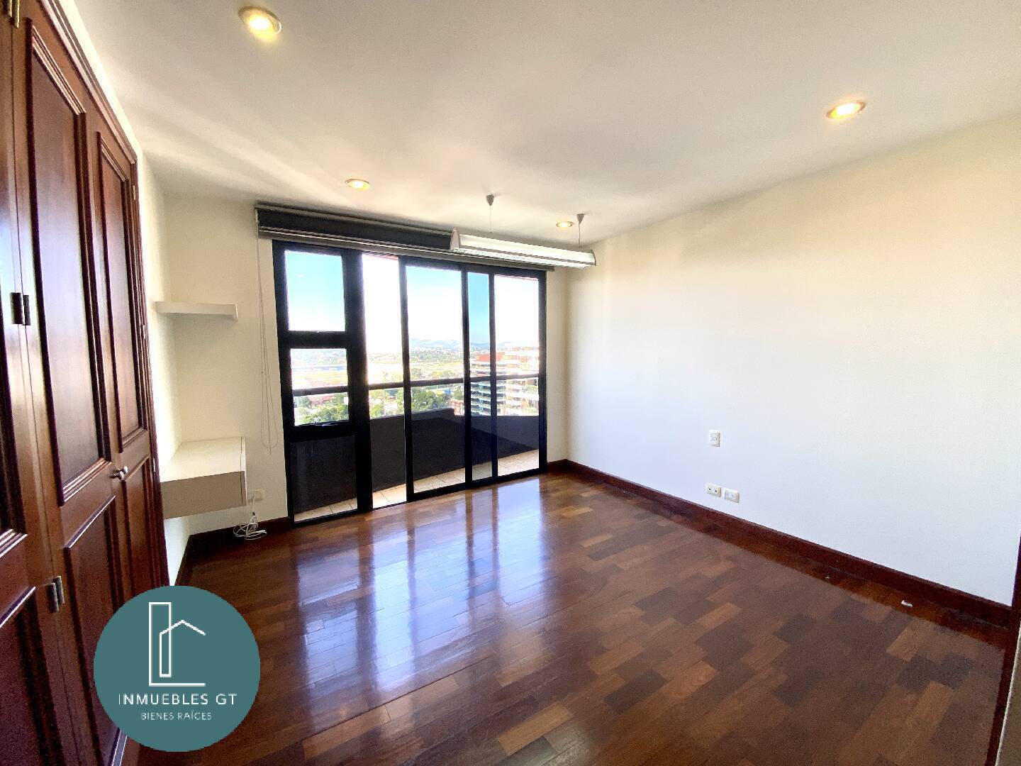 Apartamento en RENTA en zona 14 - San Patricio 1 - Image 3