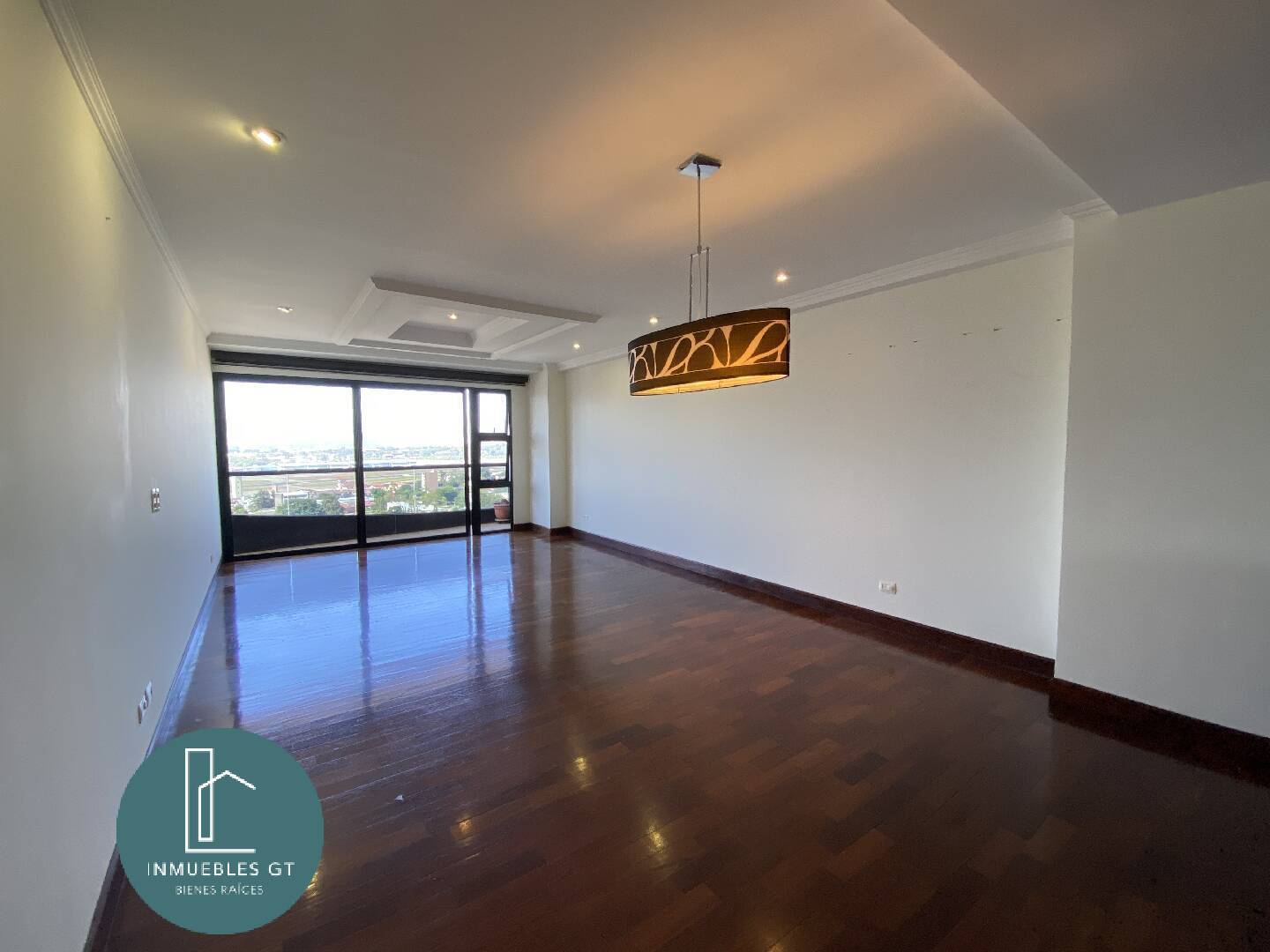Apartamento en RENTA en zona 14 - San Patricio 1 - Image 2