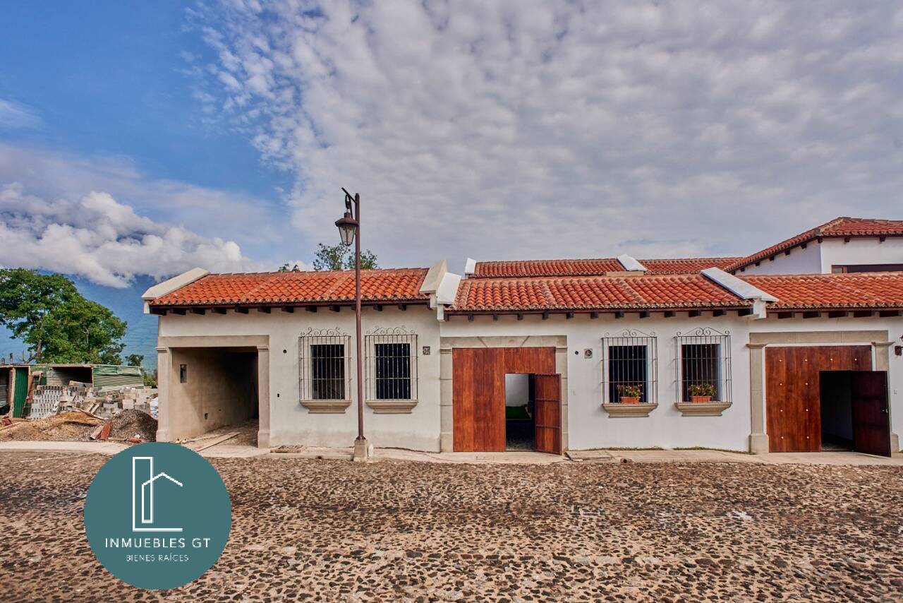 Casa en VENTA en Antigua Guatemala - Condominio Los Franciscanos - Padua C - Image 1