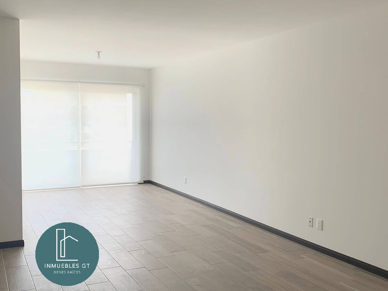 Apartamento en RENTA en zona 14, Complejo Segheria - Image 2