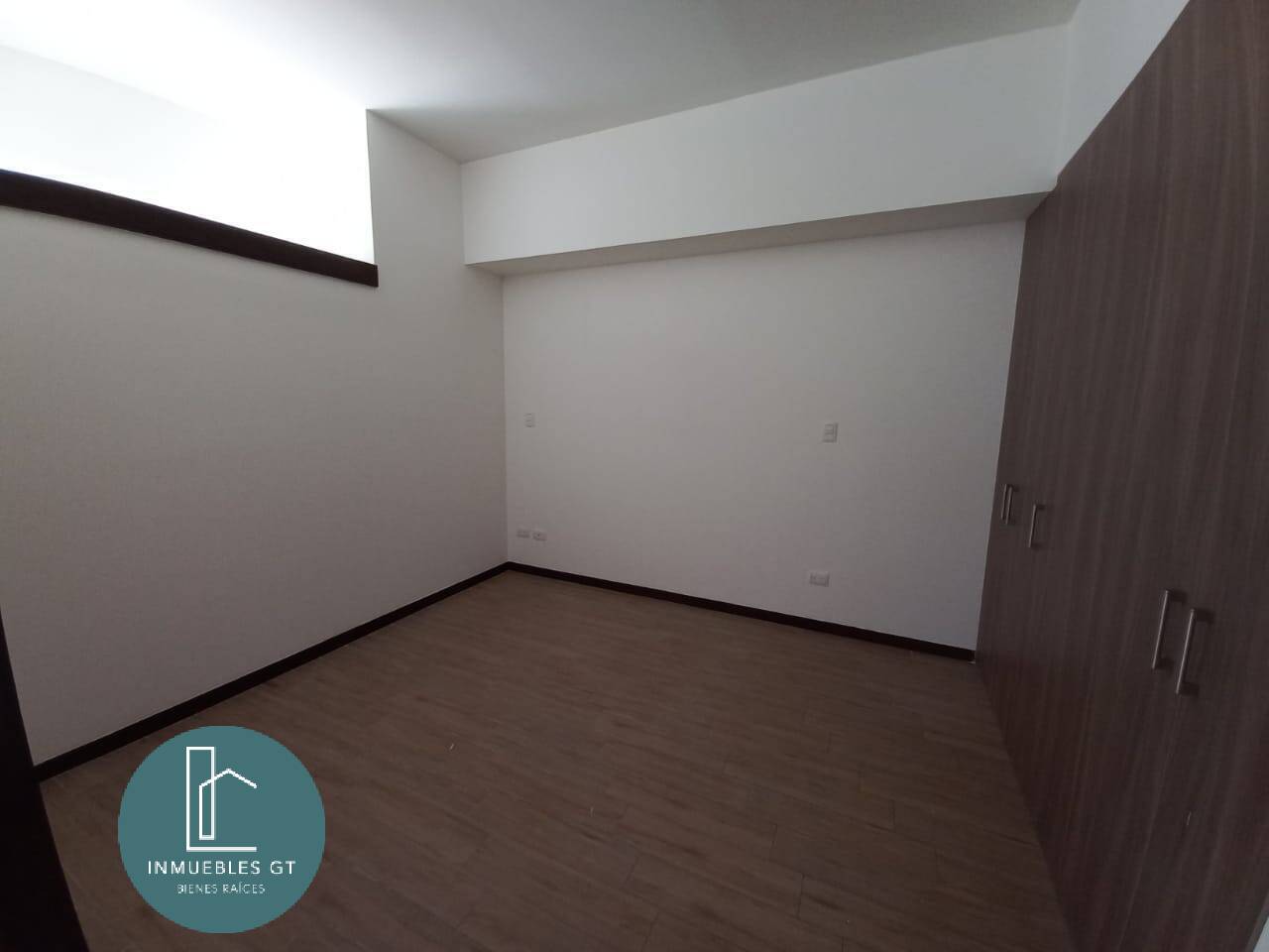 Apartamento en RENTA zona 13, Edificio Casa Américas - Image 3